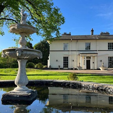 Highfield Hall Mold Luaran gambar