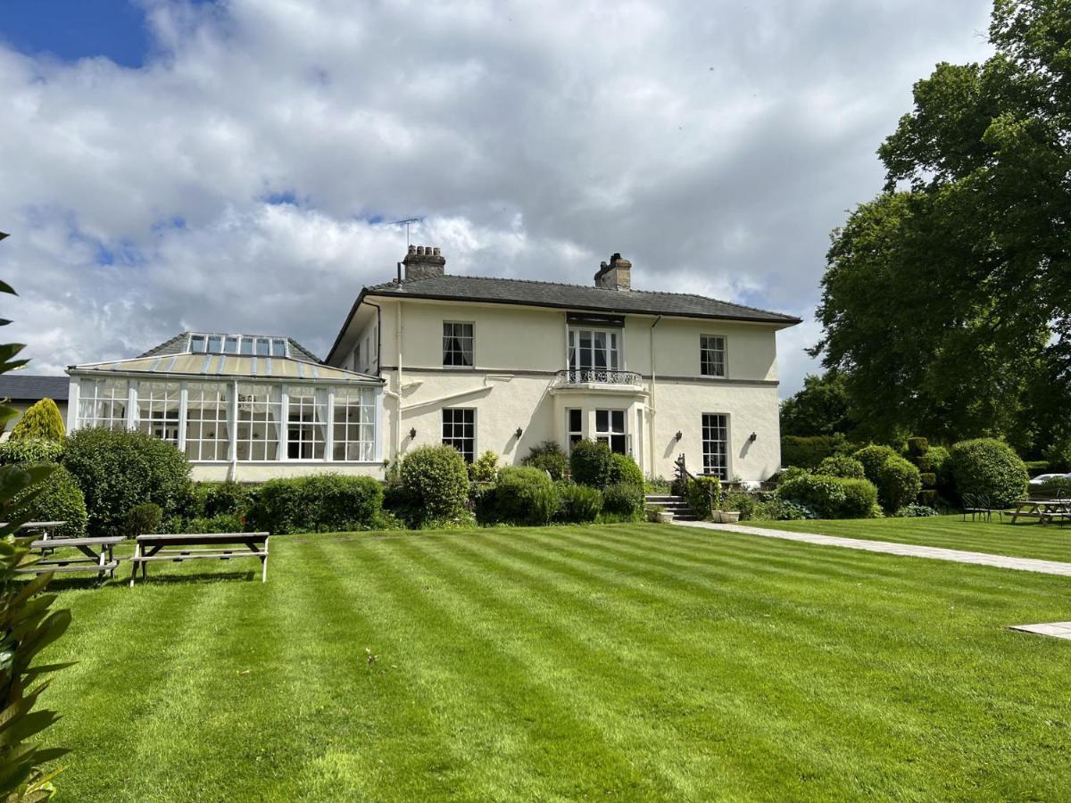 Highfield Hall Mold Luaran gambar